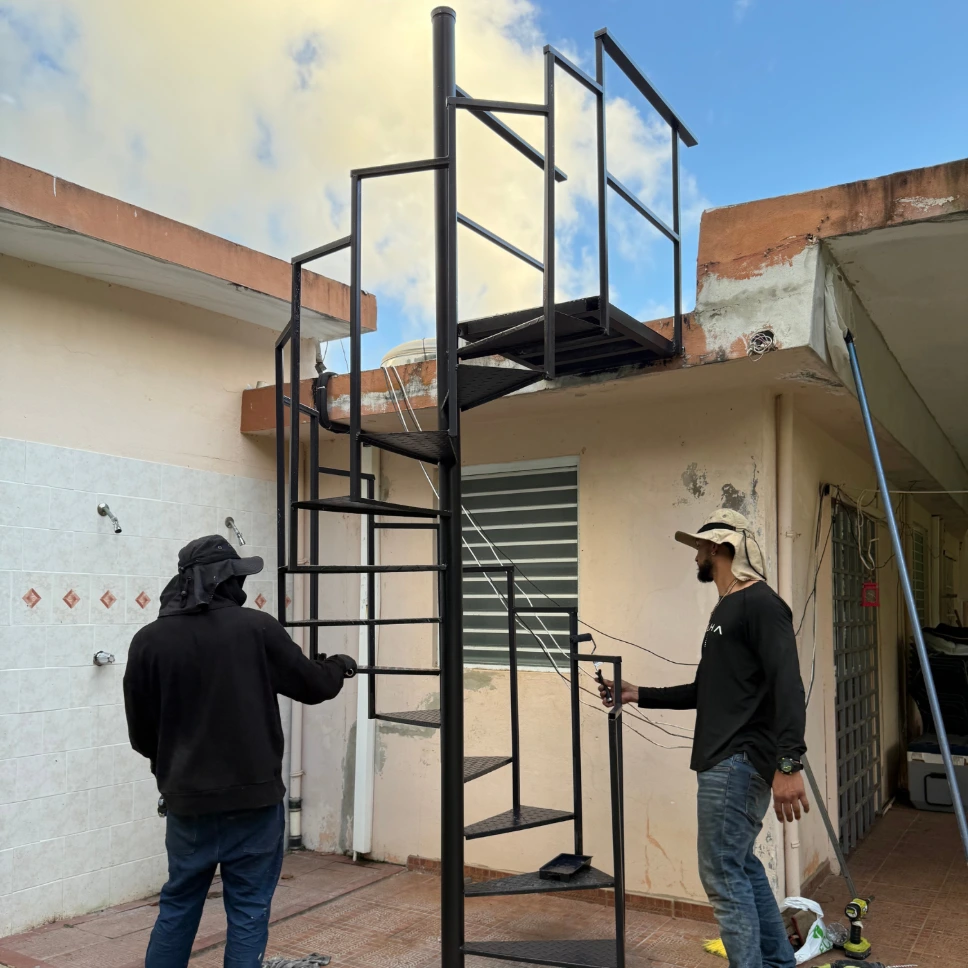 Escalera Espiral Galvanizada 1 Nivel Escalón 24" Galvanizada