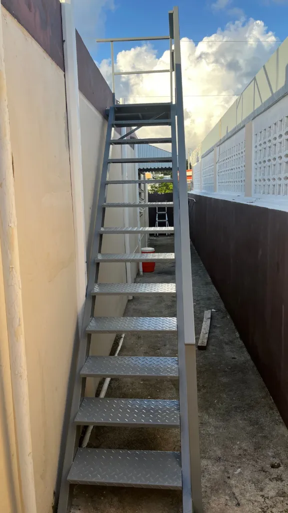 Escalera Recta 1 Nivel Escalón 24"